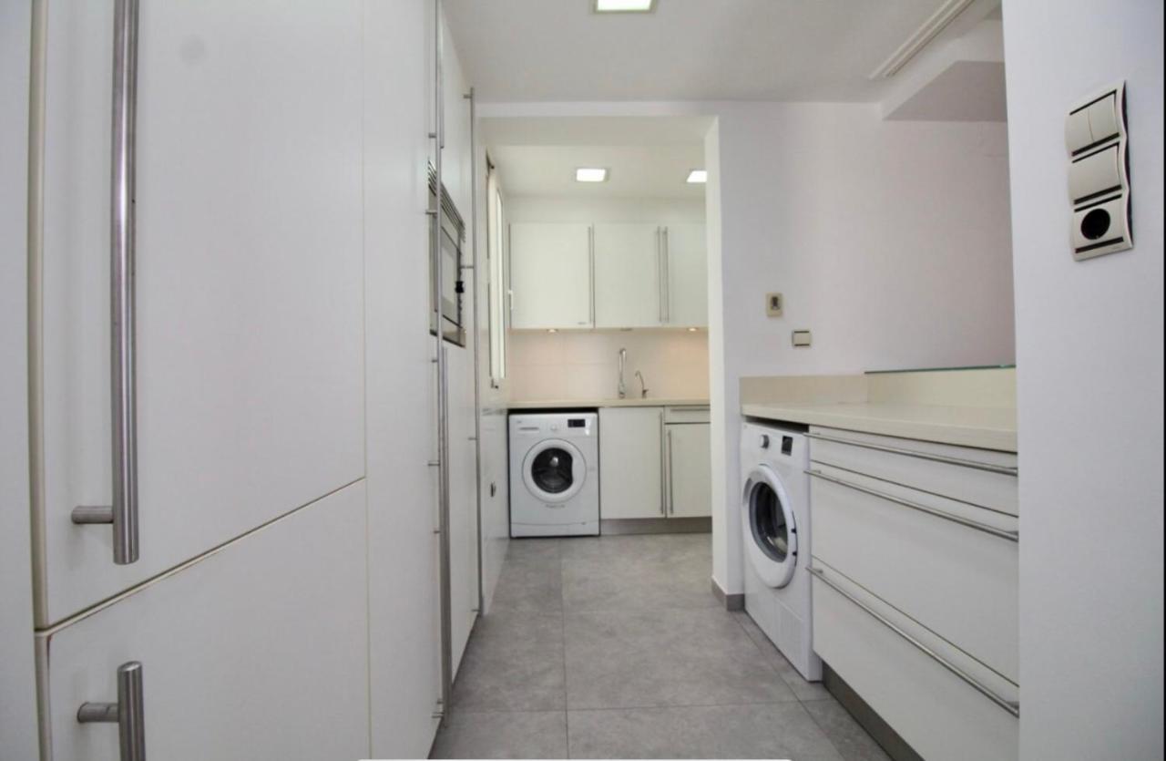 Lujoso Apartamento En 1ª Linea Recien Reformado سانتا بولا المظهر الخارجي الصورة
