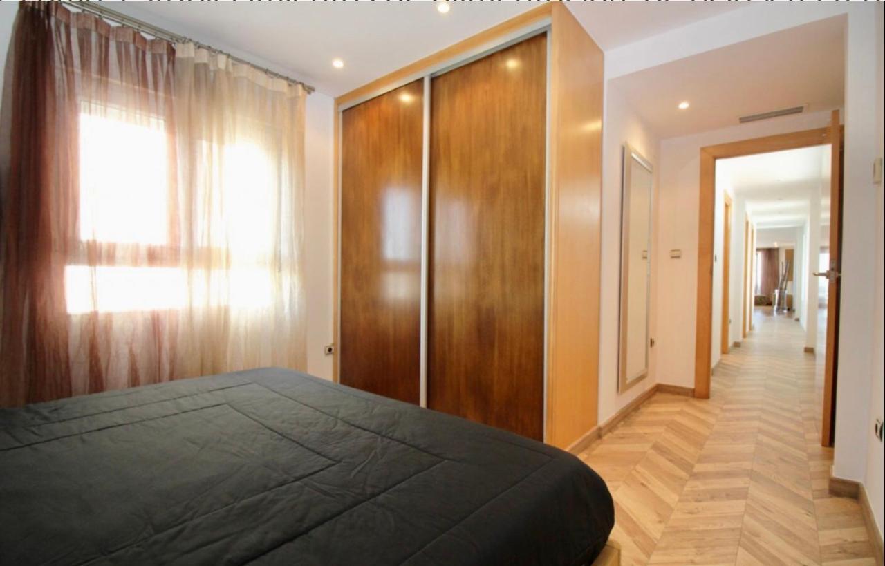 Lujoso Apartamento En 1ª Linea Recien Reformado سانتا بولا المظهر الخارجي الصورة